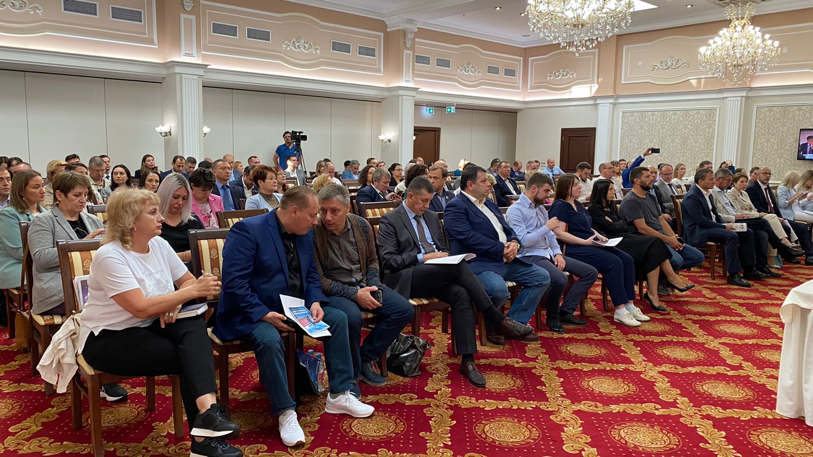 Краснодарский бизнес-форум «Стратегия для Юга: устойчивость или рост?»    
        
        
    